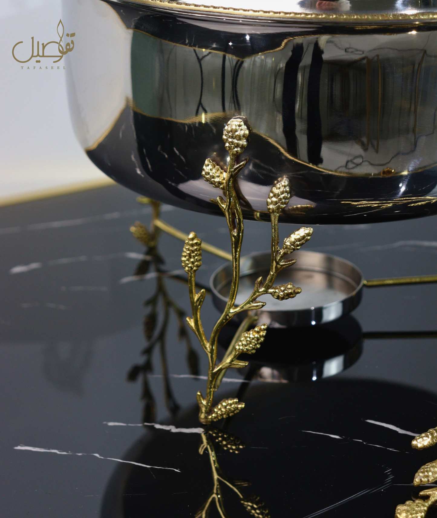 Soupière en inox doré et argenté .