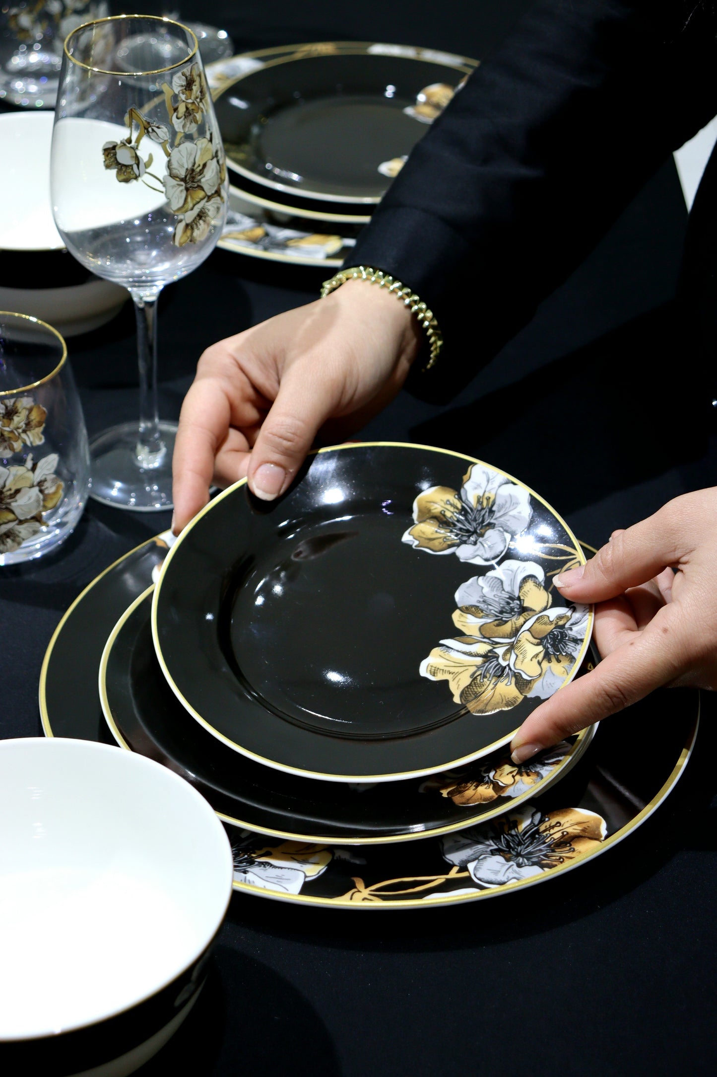 SERVICE DE TABLE NOIR 24 PCS