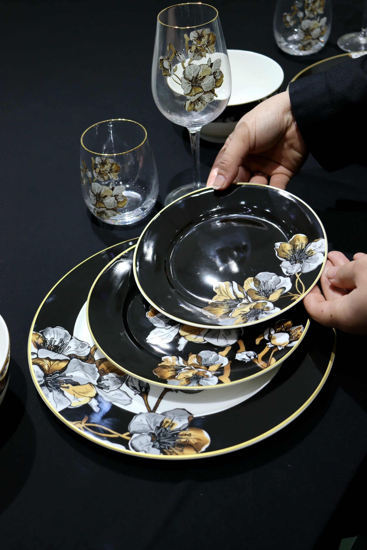 SERVICE DE TABLE NOIR 24 PCS