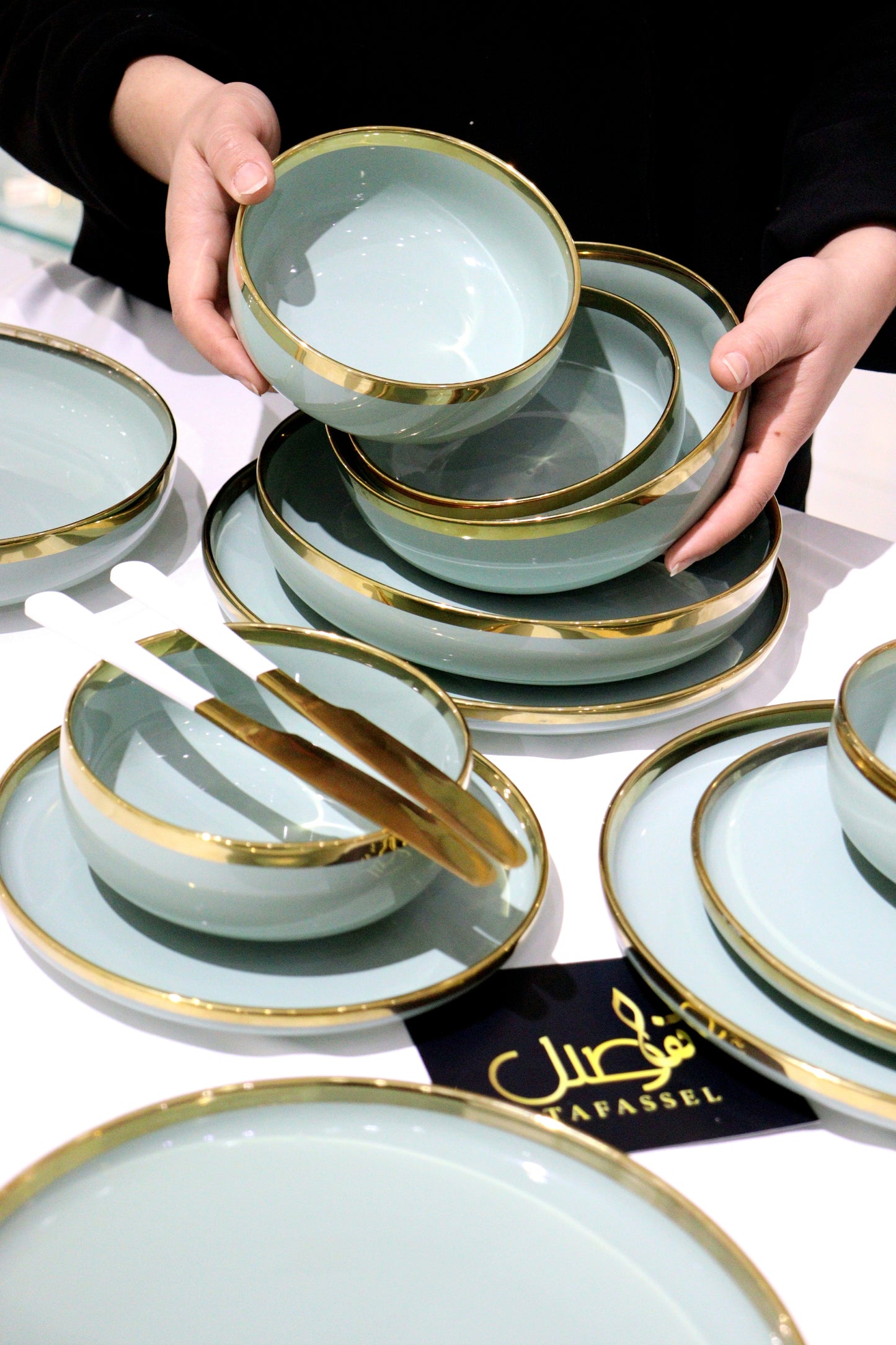 VAISSELLE PORCELAINE LISERÉ