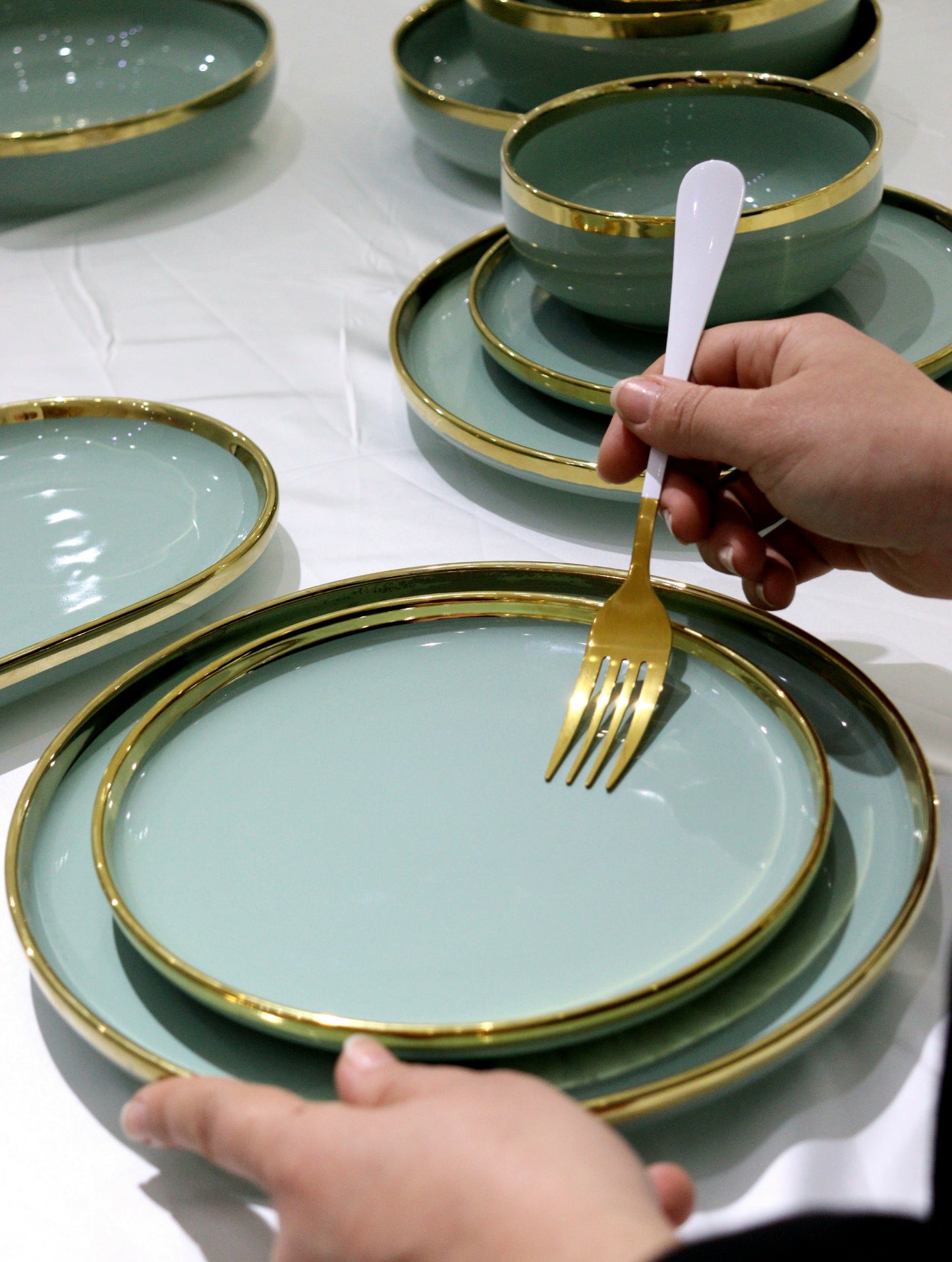 VAISSELLE PORCELAINE LISERÉ