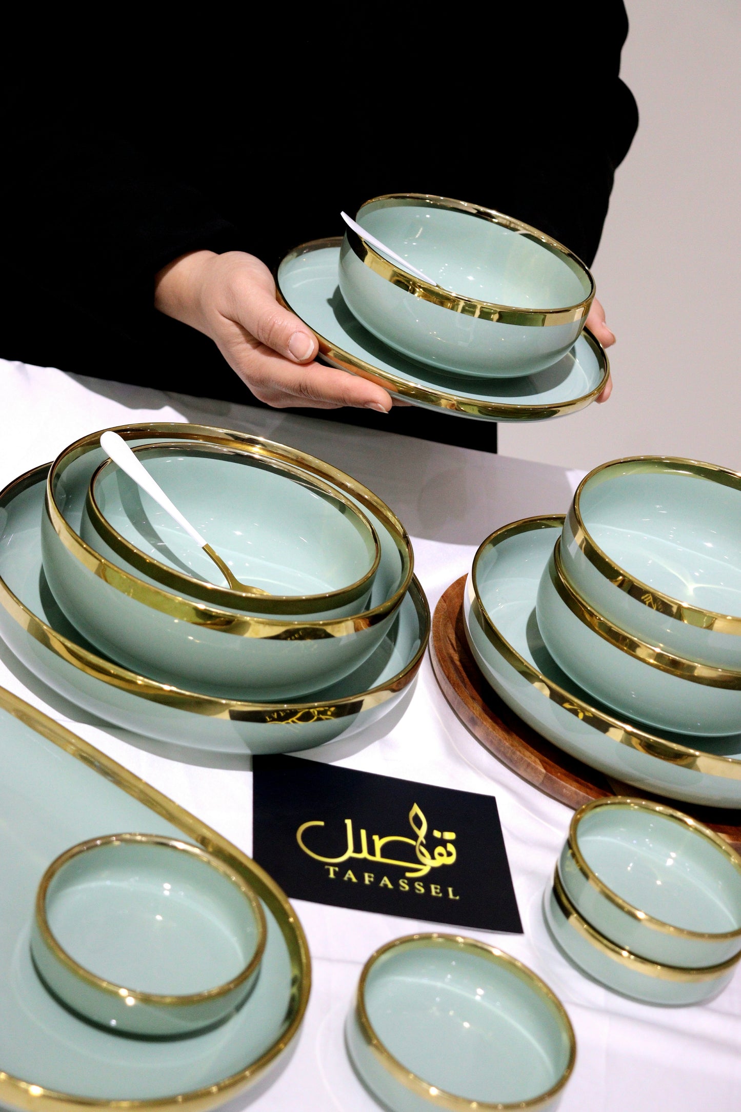 VAISSELLE PORCELAINE LISERÉ